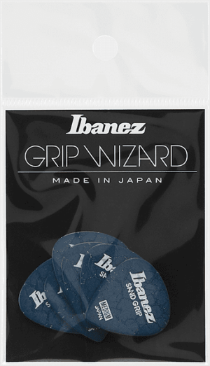 ARTIKELNUMMER PPA16MCG-DB Beschreibung Die Grip Wizard-Serie bietet überlegene Greiffunktionen, die die Genauigkeit der Aufnahme verbessern. Die Grip Wizard-Plektren bestehen aus Polyacetal für einen verbesserten Angriff und eine dauerhafte Verwendung. SPEZIFIKATIONEN •Farbe: Blau •Besonderheiten: Sand Grip verhindert Rutschen •Stärke: 0,8mm